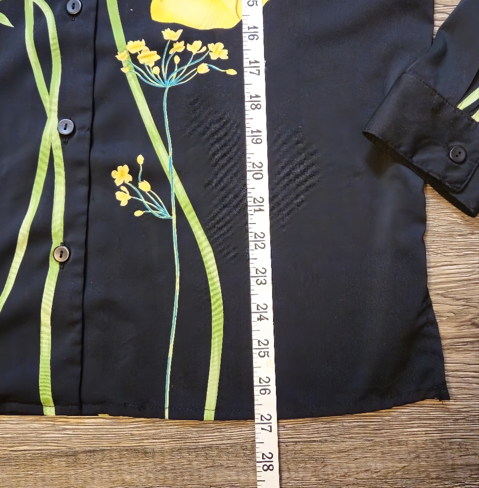 Sag Harbor Button Up Collared Top - Picture 9 of 9